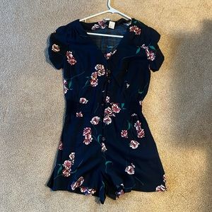 Medium navy floral romper